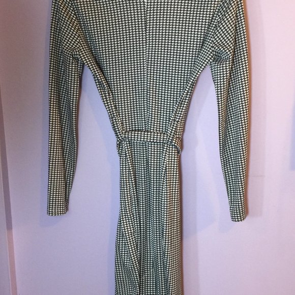 Sharp Black and White Houndstooth Slimline Dress Square Neckline - Picture 9 of 13